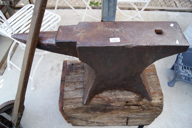 Original Smithys full size cast metal anvil - Bargain Hunt Auctions ...