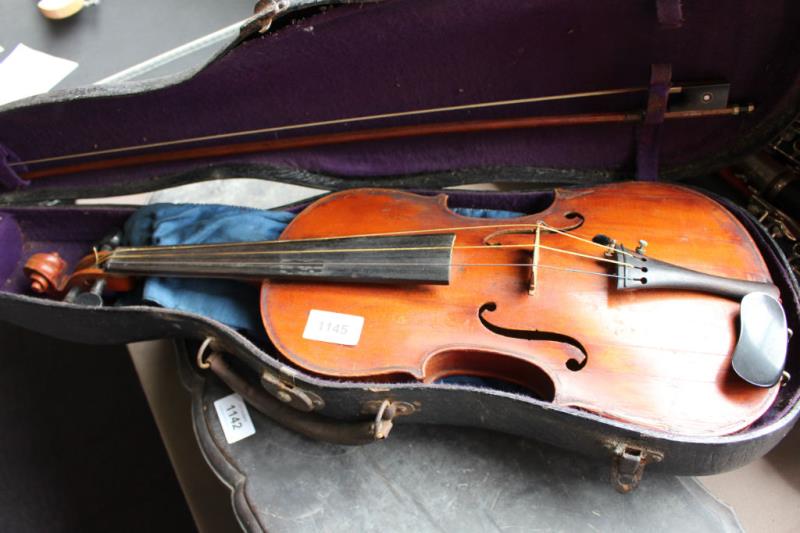 Antique Italian violin by Antonio Monzino e Figli - Bargain Hunt ...