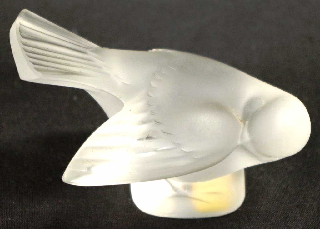 Lalique crystal Dove figurine - Barsby Auctions | Find Lots Online